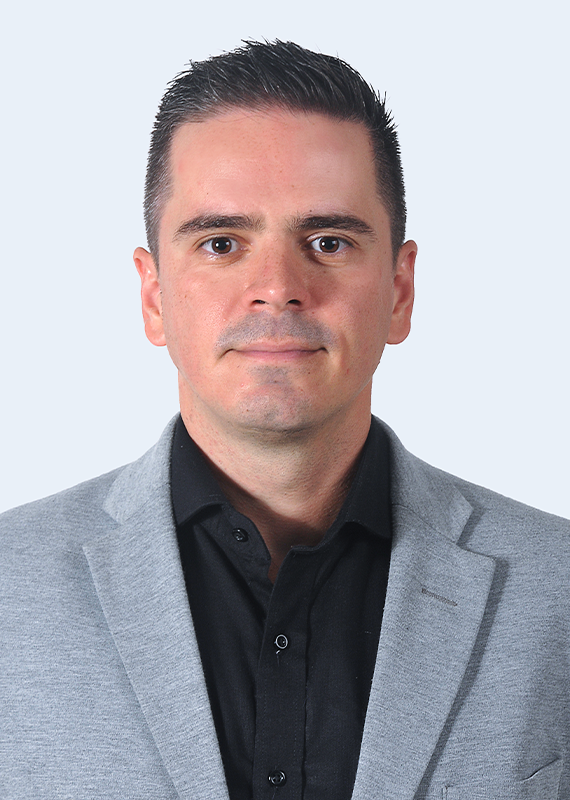 Foto do mentor Vitor Martins Dutra, especialista em inteligência artificial no direito e criador do curso IA Criativa